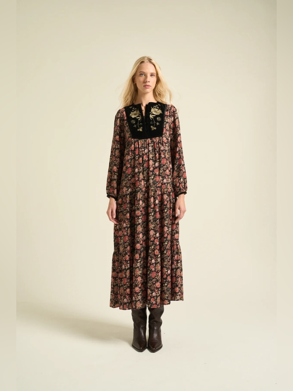 Sonmer Aura Dress Black - Picture 2 of 4